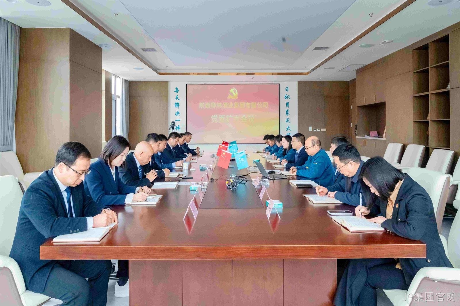 学思想 强党性 重实践 促发展 |J9集团官网党委传达学习全国两会精神和中央八项规定精神